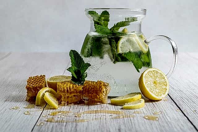 Limonlu-su-icmenin-faydalari